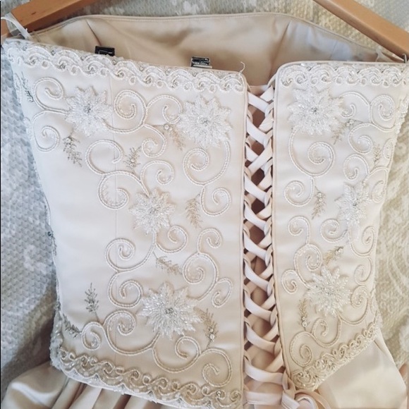 2 Piece Ballgown Wedding Dress-Matching Shawl and Purse. Brand New/Unaltered - Picture 11 of 12